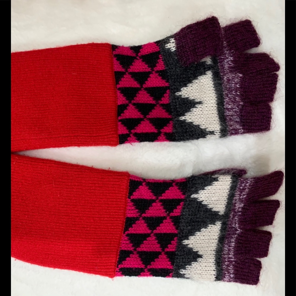 Burberry woman’s knuckle gloves